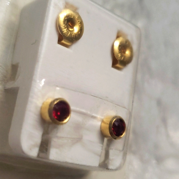 New Original Caflon Earrings with Colored Stone for Baby Girls Gold and Red. - Picture 2 of 6